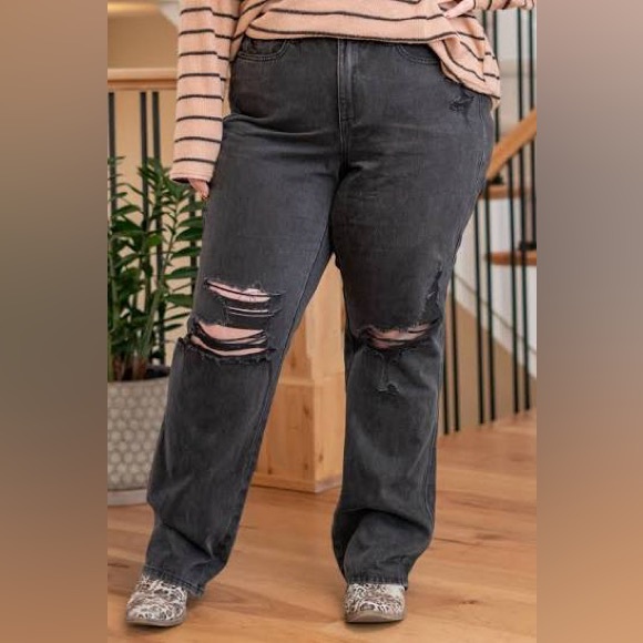 Judy Blue Distressed 90’s Straight Fit - Picture 2 of 7